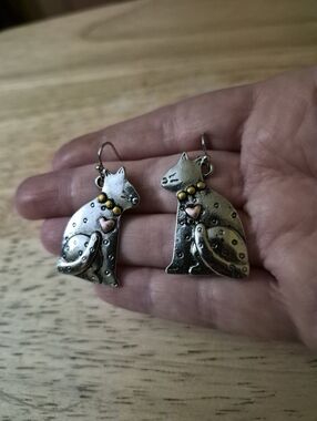 Silver Tone Sitting  Cat Earrings